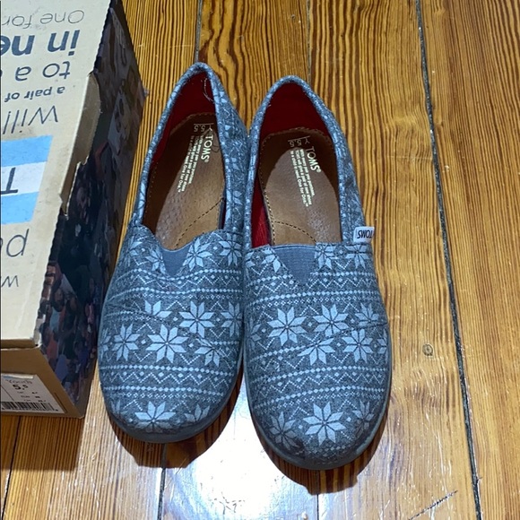 Silver Snowflake Toms - Picture 2 of 6